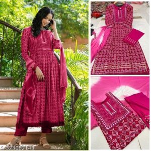 Aagyeyi Petite Women Kurta Sets